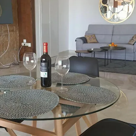 Charming In With Shared Pool Appartamento *