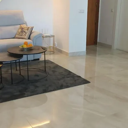 Charming In With Shared Pool Apartment *